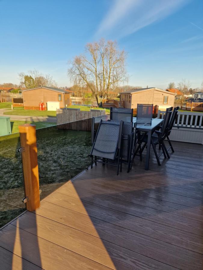 Hot Tub Hols In Bear Lodge With Roof Terrace Tattershall Εξωτερικό φωτογραφία